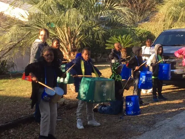 Elementary kids supporting runners