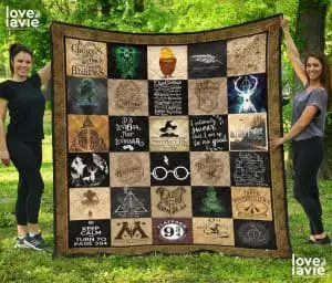 quilt with different Harry Potter squares, a very useful Harry Potter product